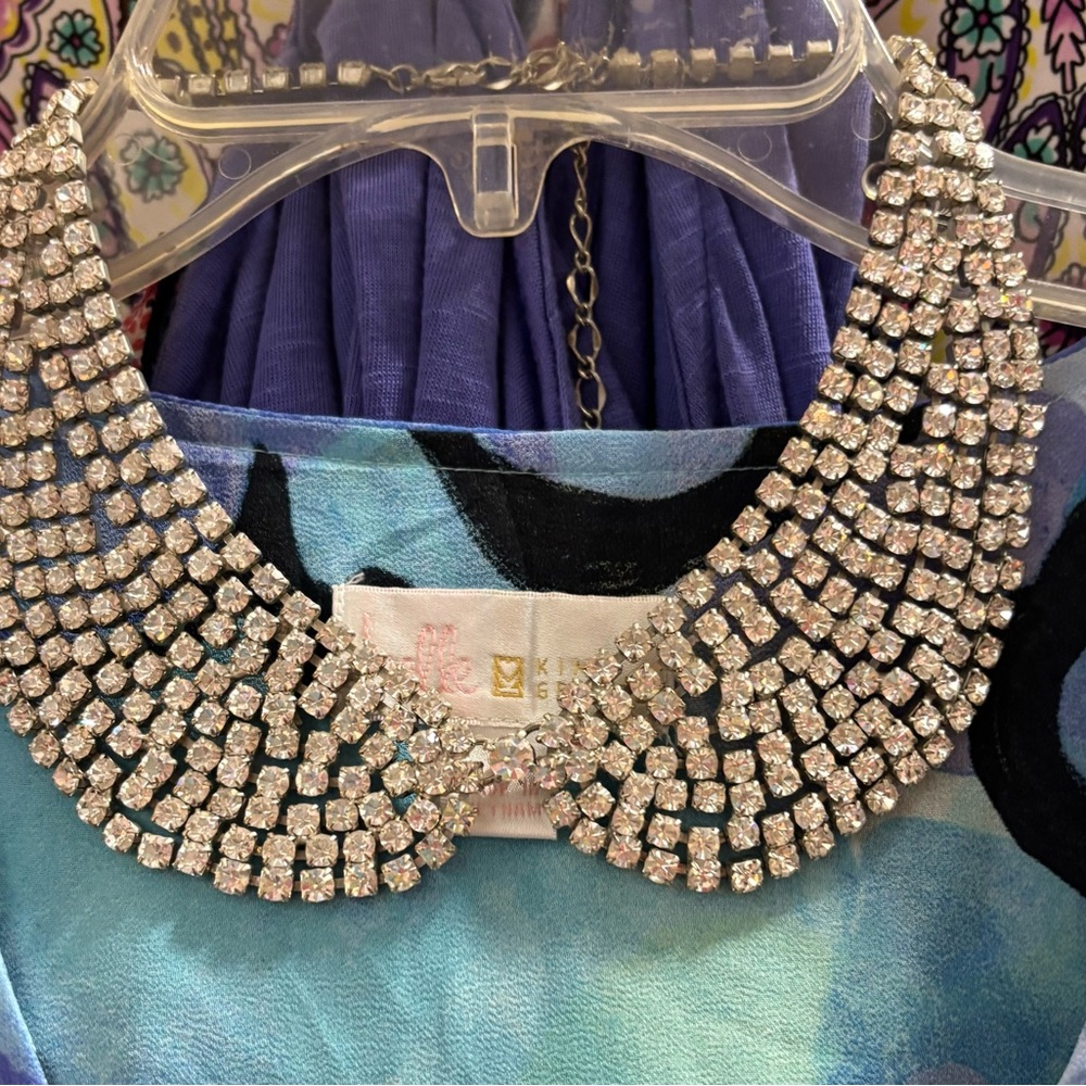 Silver Crystal Collar Necklace with Vintage Design - Picture 7 of 9